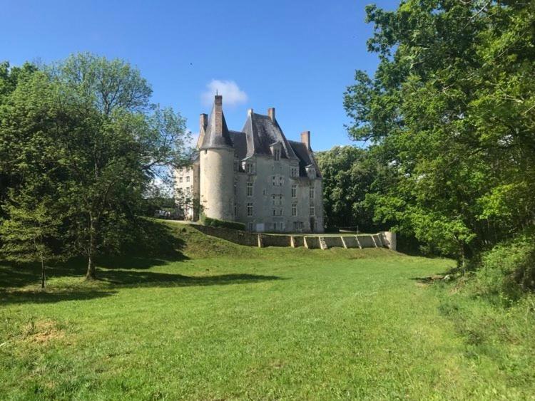 Chateau De La Lucaziere Mont-Saint-Jean  Экстерьер фото